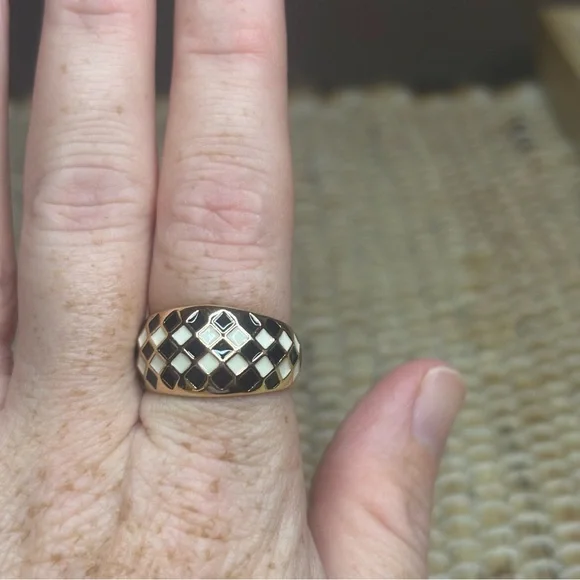 Black and White Checkered Enamel Dome Gold Tone Costume Fashion Ring Size 8 - Picture 3 of 7